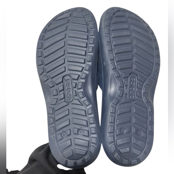 Navy crocs slides in excellent like-new condition. Men’s sz 9 or women’s sz 11. - Picture 3 of 6
